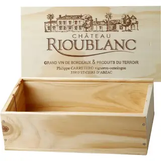 Caisse Bois 2 Bouteilles : Caisse bois fermeture plumier estampée Château Rioublanc. Idéal pour 2 bouteilles... ou 1 bouteille et 2-3 articles. (33cm × 18cm × 11cm)