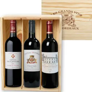 3 grands crus de bordeaux dans une caisse bois traditionelle