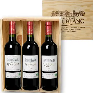 3 bouteilles Bordeaux Bio dans une caisse en bois traditionnelle
