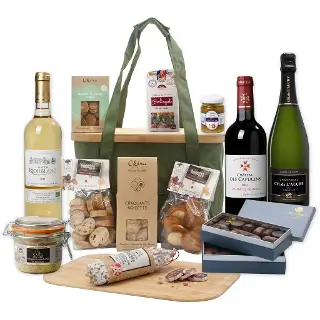 coffret bois ajouré avec un assortiment vin et terre et mer