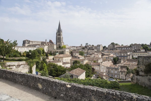 Bouteille et étiquette du château des capucins