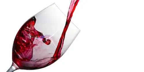 Déguster un vin - vin rouge bordeaux verse dans verre